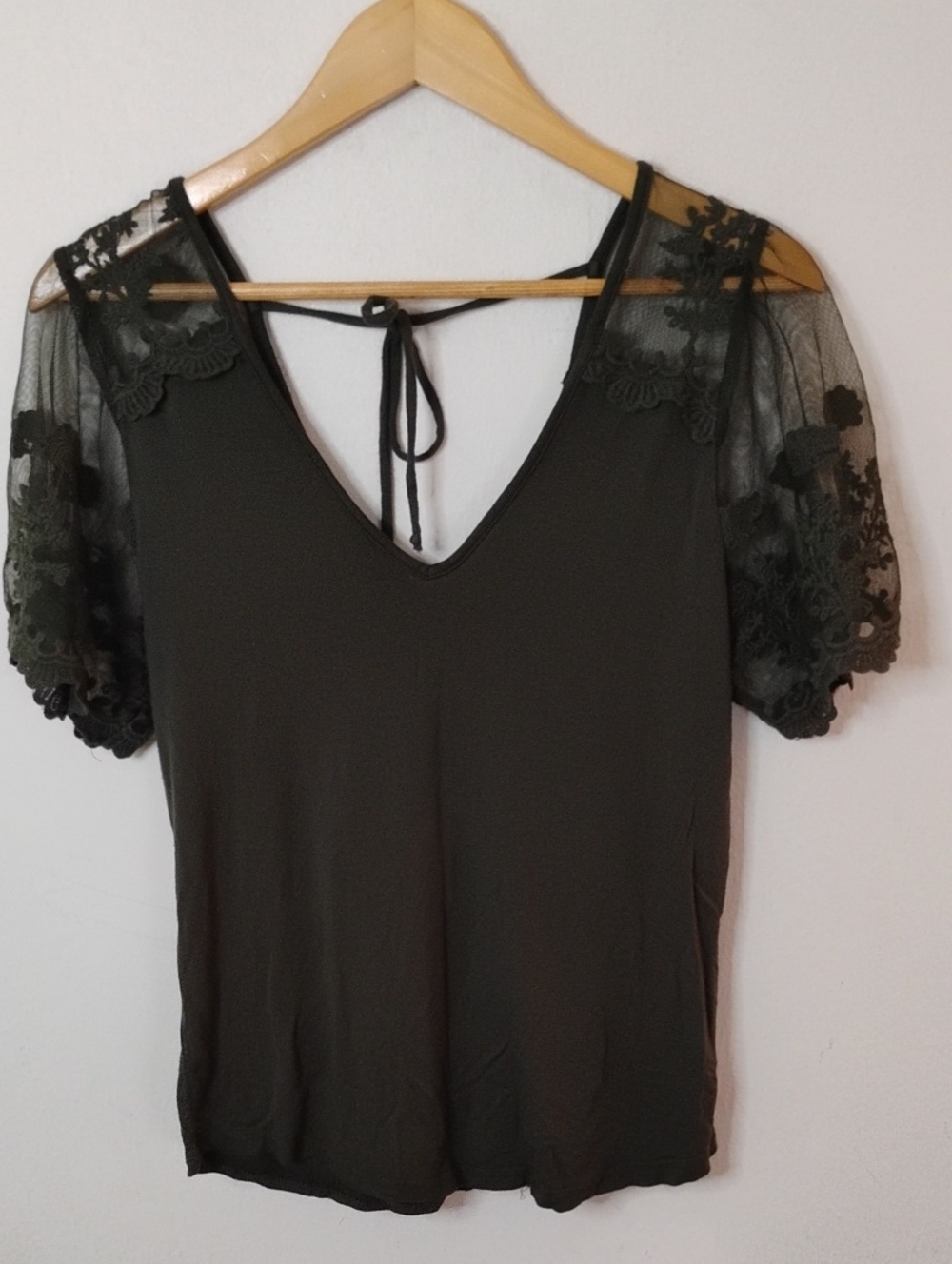 Willow Olive Green Lace-Sleeve V-Neck Tie-Back Top Medium